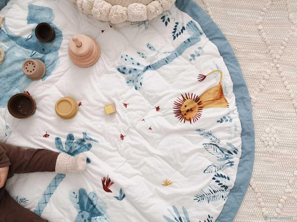 babymarkt play&go 2-in-1-Aufbewahrungstasche und Spielmatte Moulin Roty baobab blue ⌀120 cm Vierteljährliche Förderung