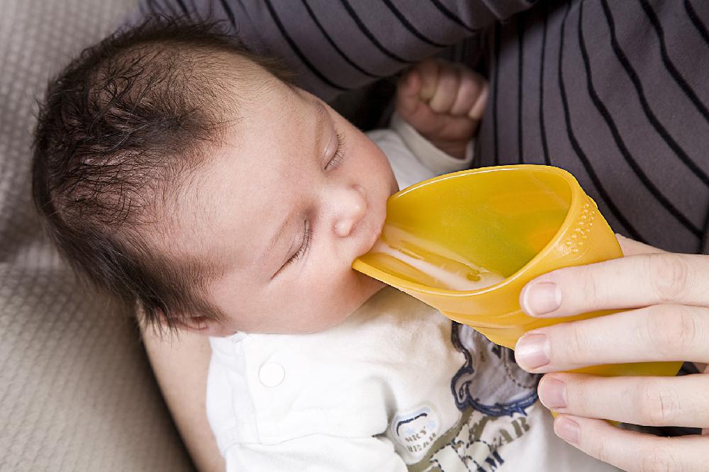 babymarkt Trinklernbecher CamoCup gelb Letzter Tag