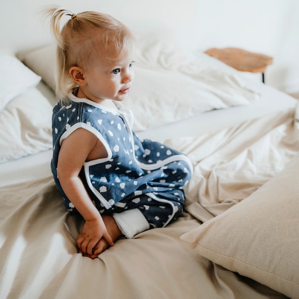 babywalz emma & noahSommer-Sleepoverall Musselin 0.5 TOG Punkte blau Super Rabatt