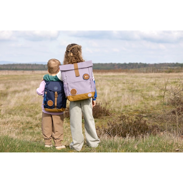 babywalz LässigKindergartenrucksack Outdoor Mini Backpack Little Gang dunkelblau im Angebot