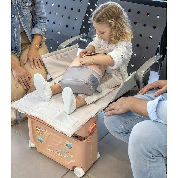 babywalz Stokke® - JetKids™ by Stokke®Reiseset inkl. BedBox und Wickelrucksack coral pink Kostenloser Versand