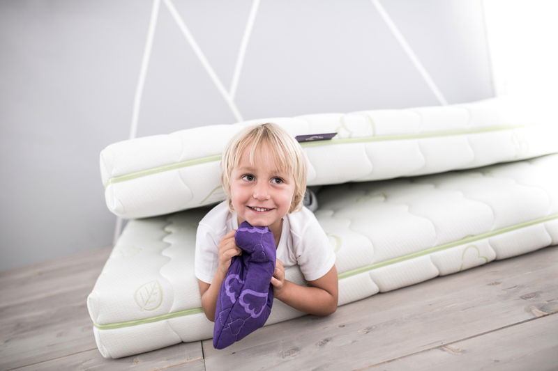 babyonlineshop Träumeland Universum Matratze 90 x 190 cm Vatertagsangebot