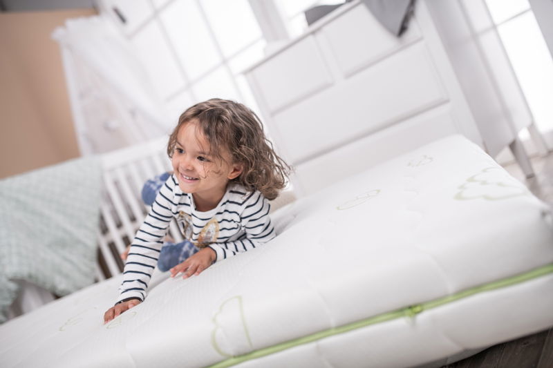 babyonlineshop Träumeland Universum Matratze 120 x 200 cm Lagerräumung