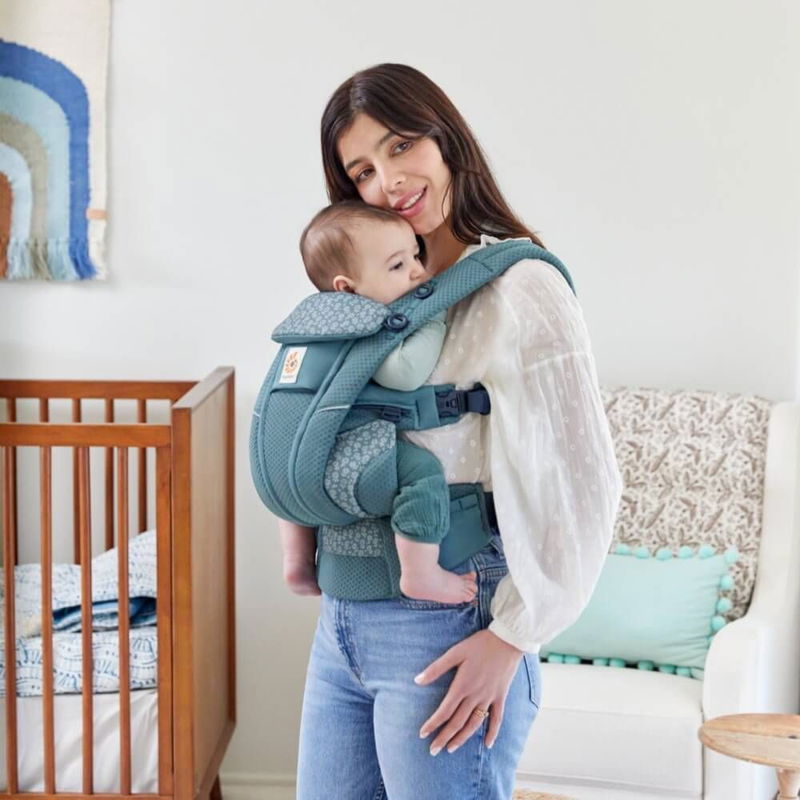 babyonlineshop Ergobaby Omni Breeze Twilight Blue Daisies Babytrage Super Rabatt